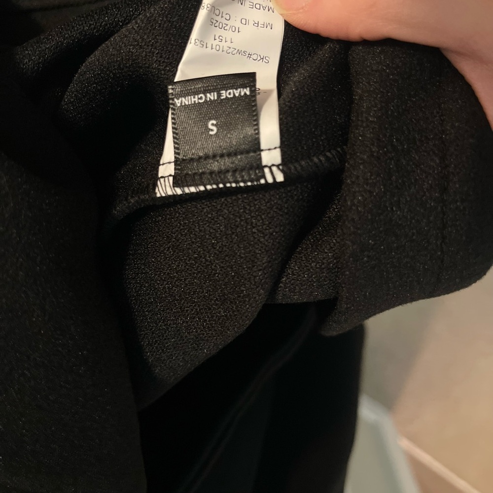 Elegant Black Women's Coat - Picture 3 of 3